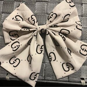 Source Unknown Cream Hair Bow with Black Pattern